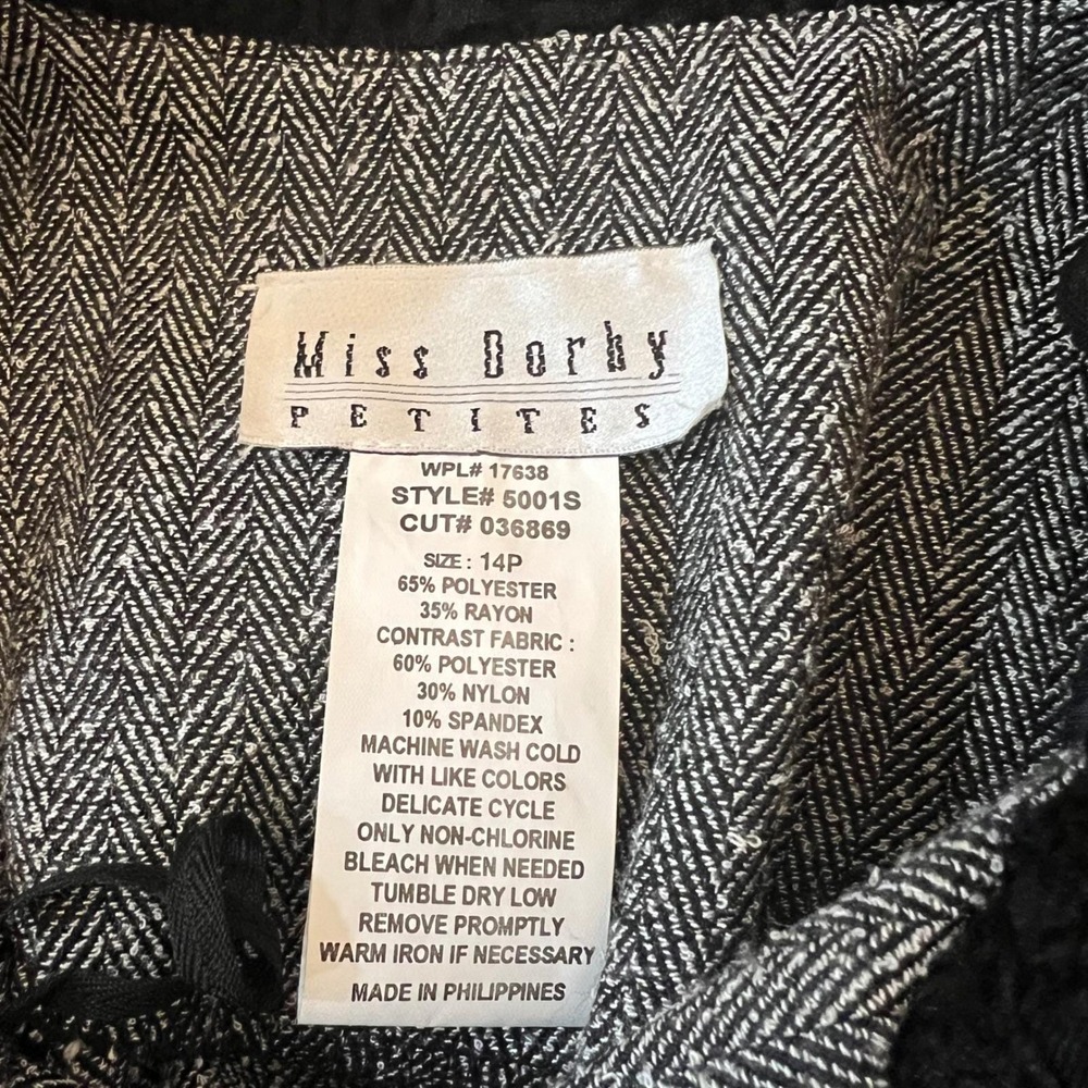 Classic Black Collar Gray Button-Front Women's Dr… - image 8